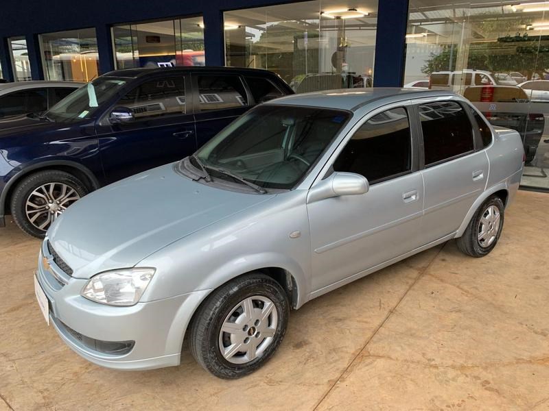 //www.autoline.com.br/carro/chevrolet/classic-10-ls-8v-flex-4p-manual/2012/campo-grande-ms/24923172