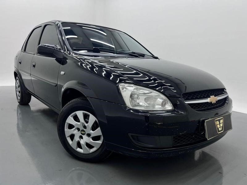 //www.autoline.com.br/carro/chevrolet/classic-10-ls-8v-flex-4p-manual/2014/campo-grande-ms/25007613