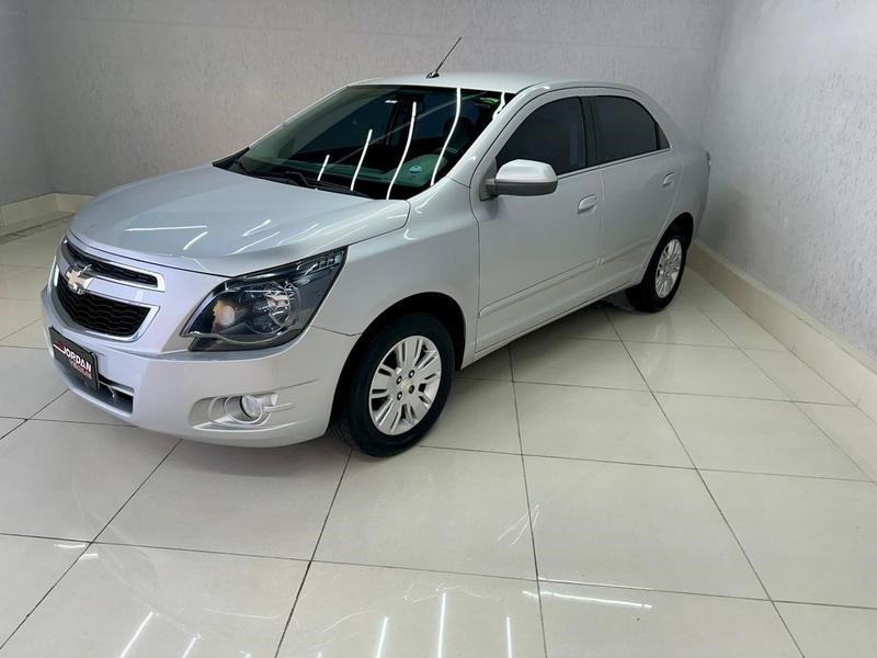 //www.autoline.com.br/carro/chevrolet/cobalt-18-ltz-8v-flex-4p-automatico/2015/curitiba-pr/24969393