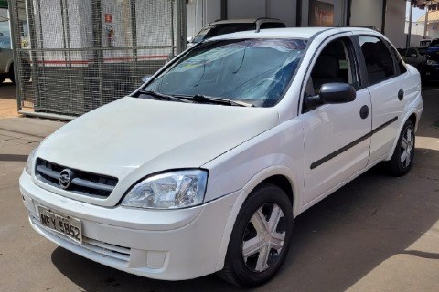 //www.autoline.com.br/carro/chevrolet/corsa-18-sedan-maxx-8v-flex-4p-manual/2005/chapadao-do-sul-ms/16814145