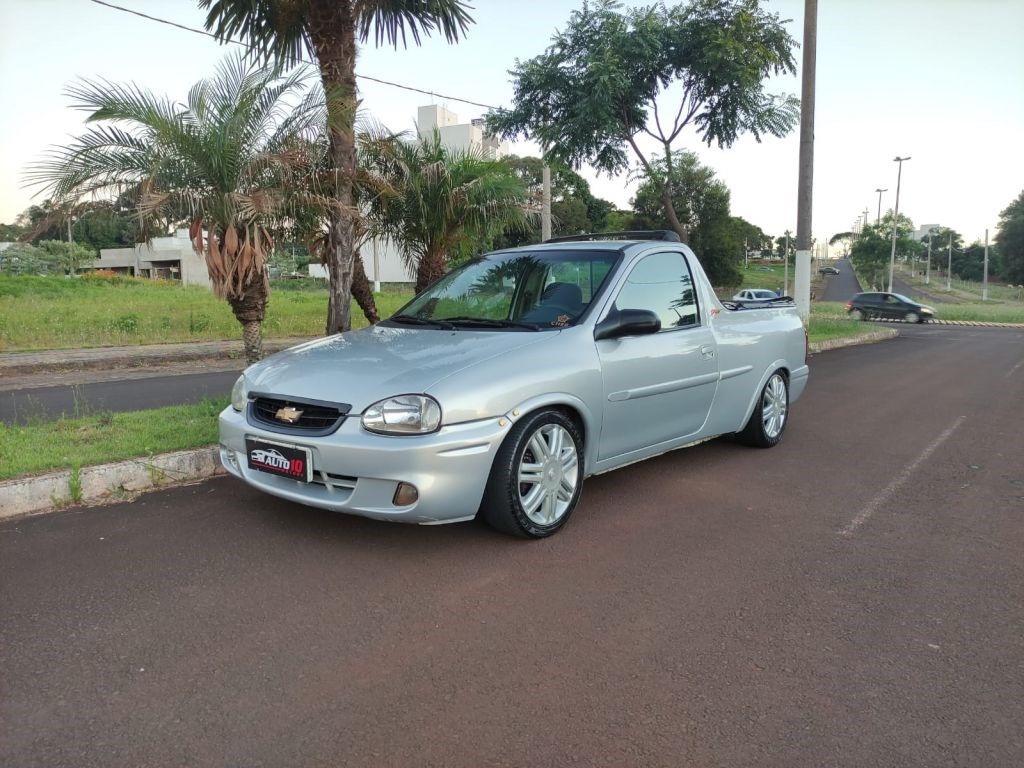 //www.autoline.com.br/carro/chevrolet/corsa-16-sedan-classic-8v-gasolina-4p-manual/2003/chapeco-sc/17607085