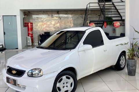 //www.autoline.com.br/carro/chevrolet/corsa-pick-up-16-st-8v-gasolina-2p-manual/2002/itarare-sp/17264304