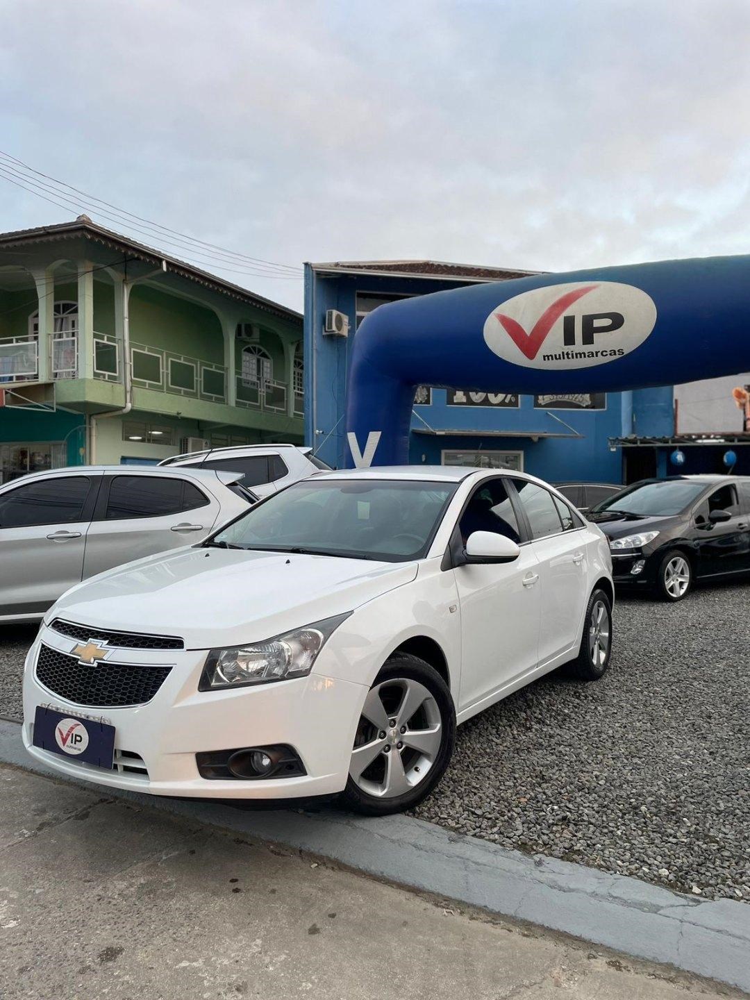 //www.autoline.com.br/carro/chevrolet/cruze-18-sedan-lt-16v-flex-4p-automatico/2013/joinville-sc/22736205