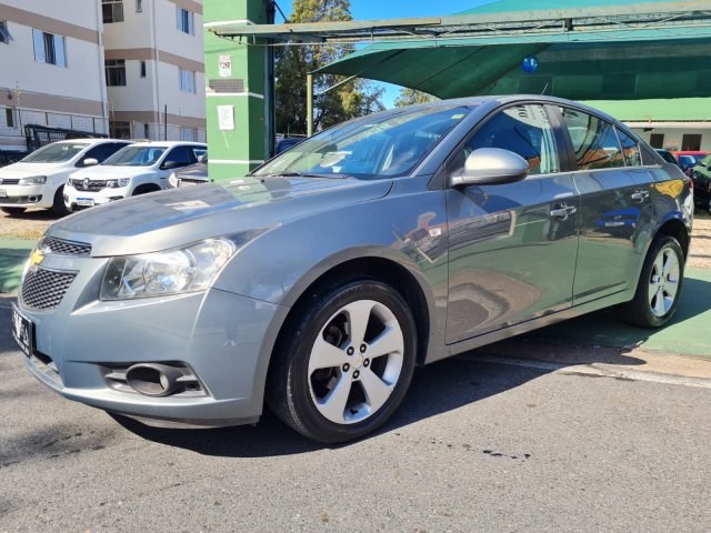 //www.autoline.com.br/carro/chevrolet/cruze-18-sedan-lt-16v-flex-4p-automatico/2014/sorocaba-sp/24129874