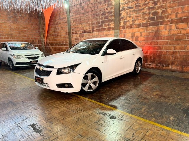 //www.autoline.com.br/carro/chevrolet/cruze-18-hatch-sport-lt-16v-flex-4p-automatico/2013/sorocaba-sp/24180309