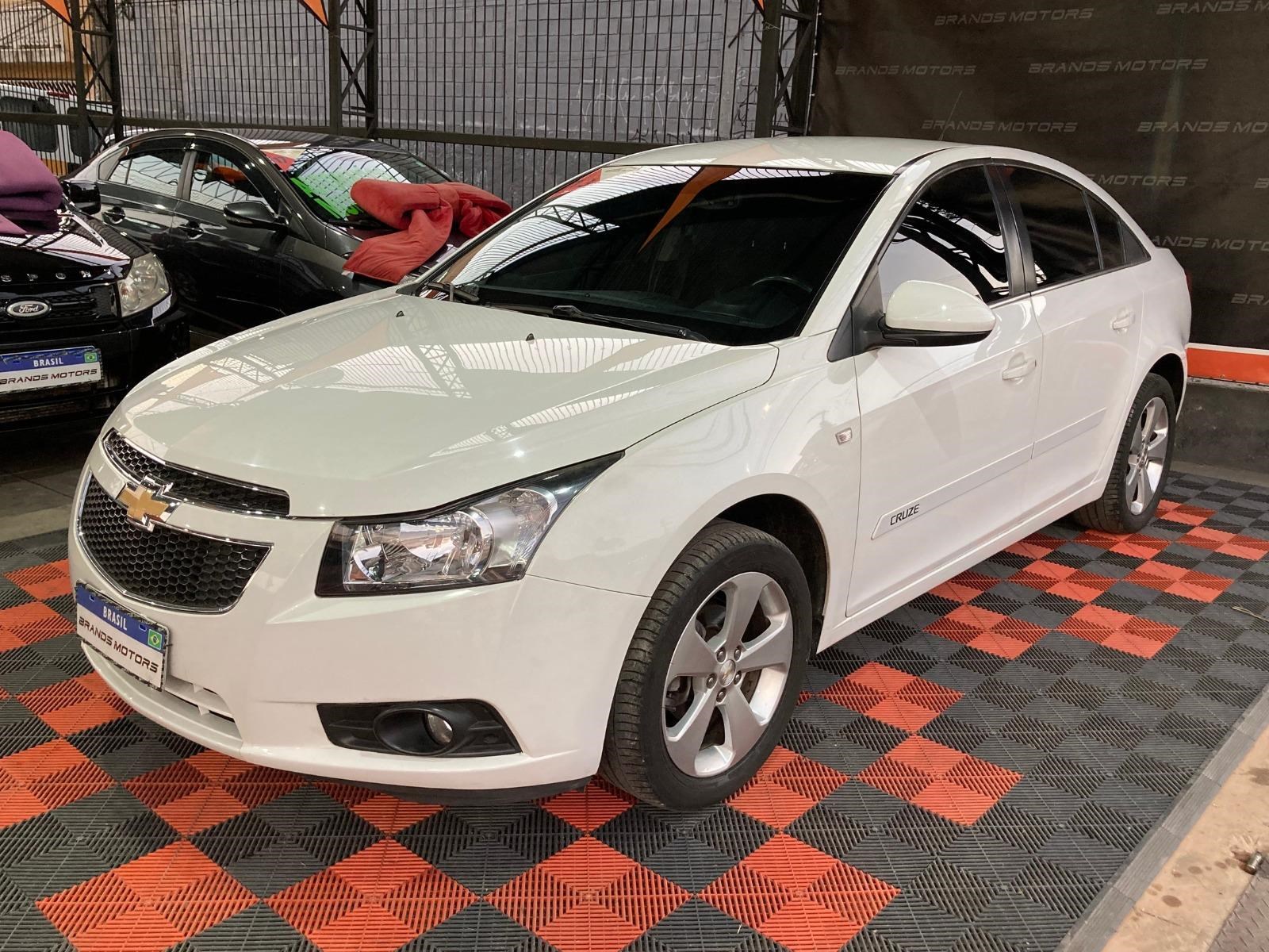 //www.autoline.com.br/carro/chevrolet/cruze-18-sedan-lt-16v-flex-4p-automatico/2013/sao-paulo-sp/24414837