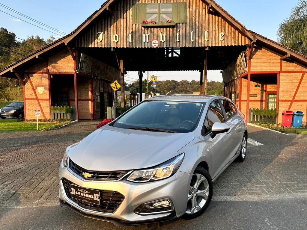 //www.autoline.com.br/carro/chevrolet/cruze-14-sedan-lt-16v-flex-4p-turbo-automatico/2018/joinville-sc/24493148