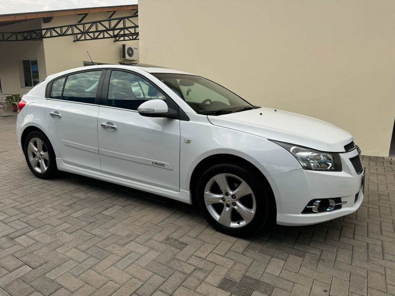 //www.autoline.com.br/carro/chevrolet/cruze-18-hatch-sport-ltz-16v-flex-4p-automatico/2014/itu-sp/24515633