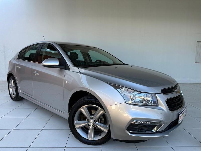 //www.autoline.com.br/carro/chevrolet/cruze-18-hatch-sport-lt-16v-flex-4p-automatico/2016/campo-largo-pr/24525147