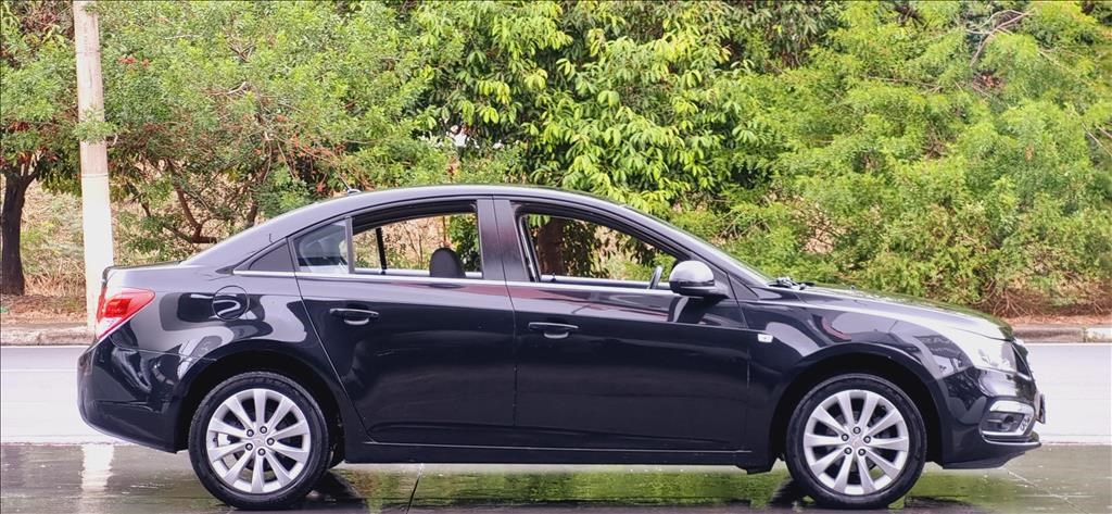 //www.autoline.com.br/carro/chevrolet/cruze-18-sedan-lt-16v-flex-4p-automatico/2015/campinas-sp/24610587