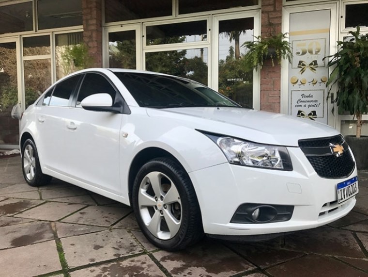 //www.autoline.com.br/carro/chevrolet/cruze-18-sedan-lt-16v-flex-4p-automatico/2012/porto-alegre-rs/24665803