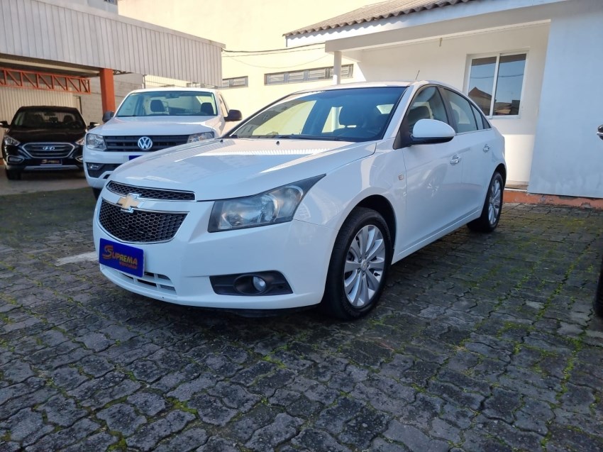 //www.autoline.com.br/carro/chevrolet/cruze-18-sedan-ltz-16v-flex-4p-automatico/2014/passo-fundo-rs/24739786