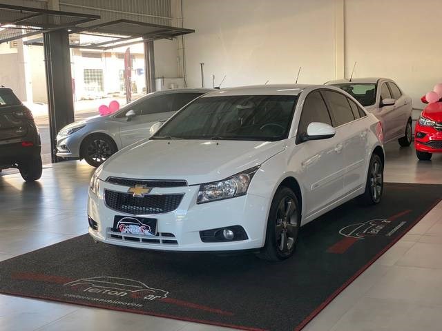 //www.autoline.com.br/carro/chevrolet/cruze-18-sedan-lt-16v-flex-4p-automatico/2014/chapeco-sc/24780740