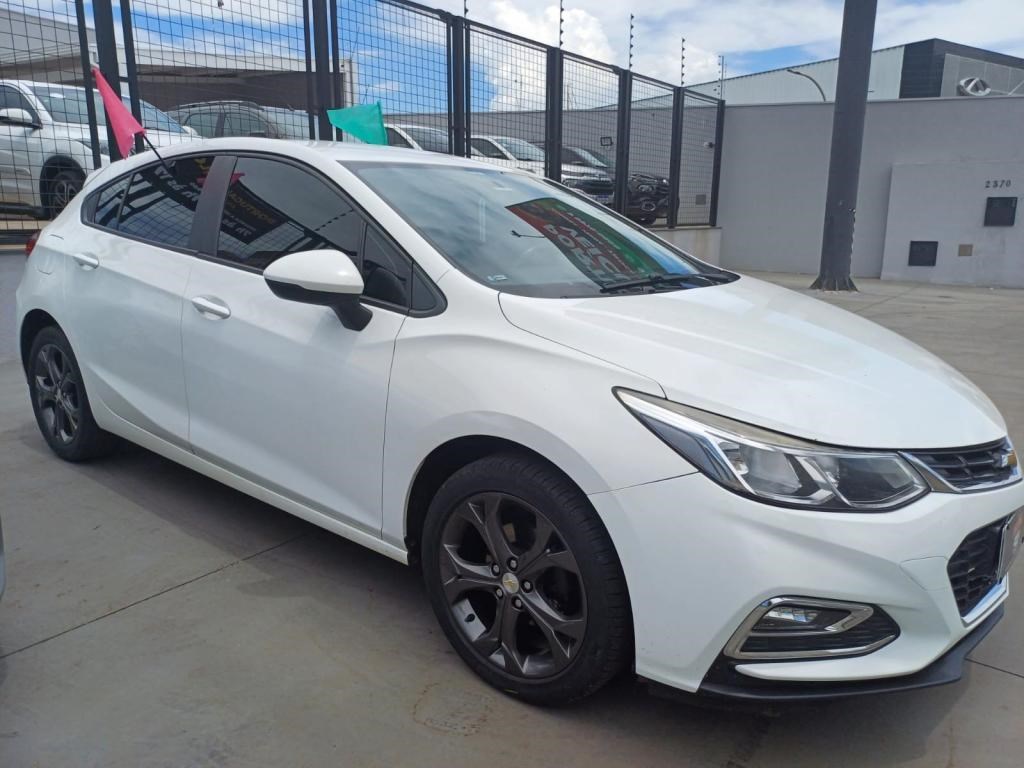//www.autoline.com.br/carro/chevrolet/cruze-14-hatch-sport-lt-16v-flex-4p-turbo-automatic/2017/uberaba-mg/24807280
