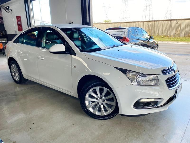//www.autoline.com.br/carro/chevrolet/cruze-18-sedan-lt-16v-flex-4p-automatico/2015/brasilia-df/24809264
