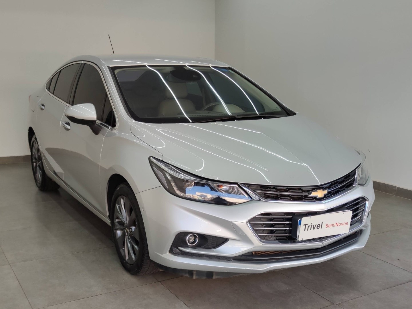 //www.autoline.com.br/carro/chevrolet/cruze-14-sedan-ltz-16v-flex-4p-turbo-automatico/2018/uberlandia-mg/24840547