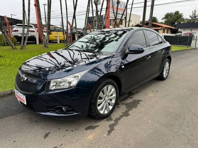 //www.autoline.com.br/carro/chevrolet/cruze-18-sedan-ltz-16v-flex-4p-automatico/2014/joinville-sc/24901338