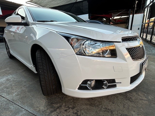 //www.autoline.com.br/carro/chevrolet/cruze-18-hatch-sport-lt-16v-flex-4p-manual/2014/ribeirao-preto-sp/24945999