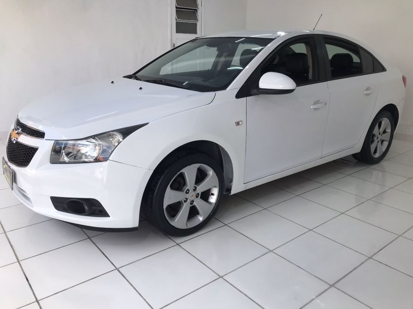 //www.autoline.com.br/carro/chevrolet/cruze-18-sedan-lt-16v-flex-4p-automatico/2013/curitiba-pr/24969302