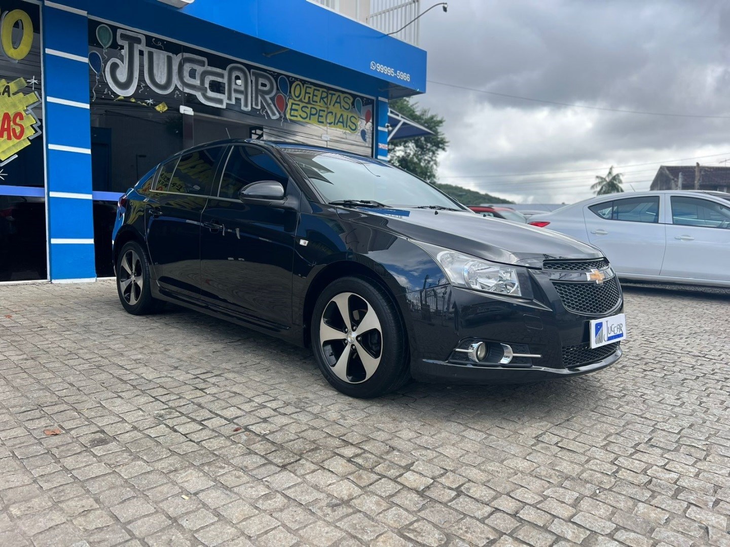 //www.autoline.com.br/carro/chevrolet/cruze-18-sedan-lt-16v-flex-4p-automatico/2013/joinville-sc/24970962
