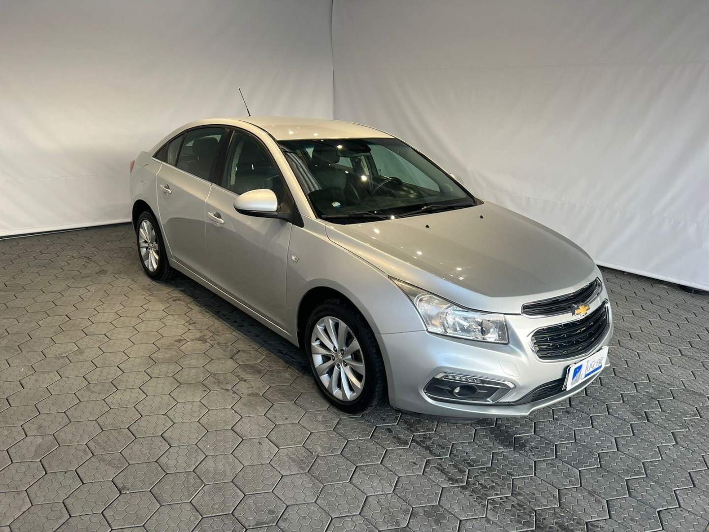 //www.autoline.com.br/carro/chevrolet/cruze-18-hatch-sport-lt-16v-flex-4p-automatico/2015/joinville-sc/24971091