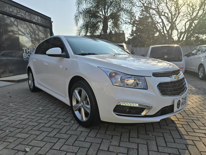 //www.autoline.com.br/carro/chevrolet/cruze-18-hatch-sport-lt-16v-flex-4p-manual/2015/curitiba-pr/24994495