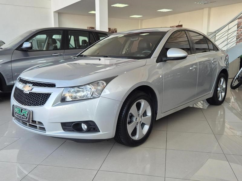 //www.autoline.com.br/carro/chevrolet/cruze-18-sedan-lt-16v-flex-4p-automatico/2014/curitiba-pr/25014779