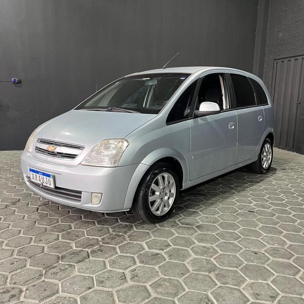 //www.autoline.com.br/carro/chevrolet/meriva-18-premium-8v-flex-4p-automatizado/2010/londrina-pr/24631368