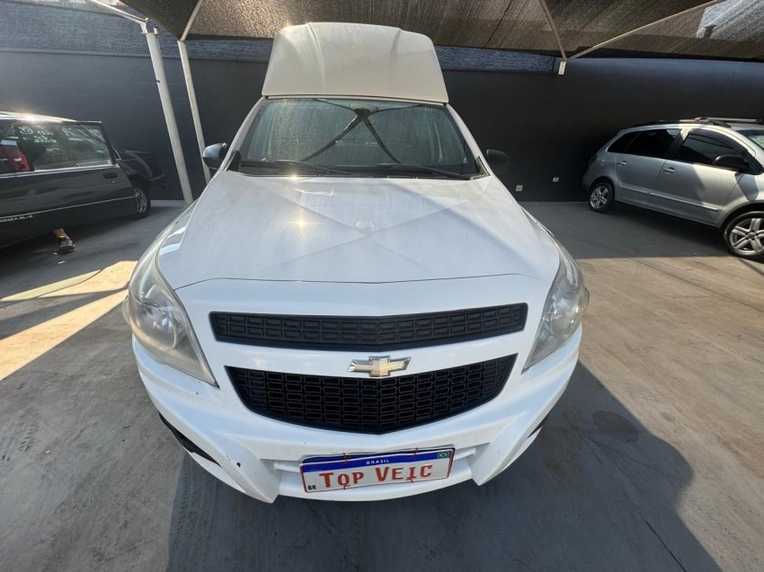 //www.autoline.com.br/carro/chevrolet/montana-14-ls-8v-flex-2p-manual/2018/boituva-sp/23951313