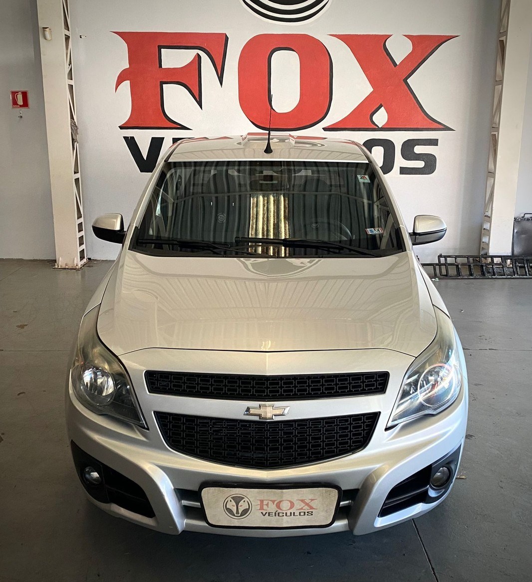 //www.autoline.com.br/carro/chevrolet/montana-14-ls-8v-flex-2p-manual/2014/franca-sp/24185228