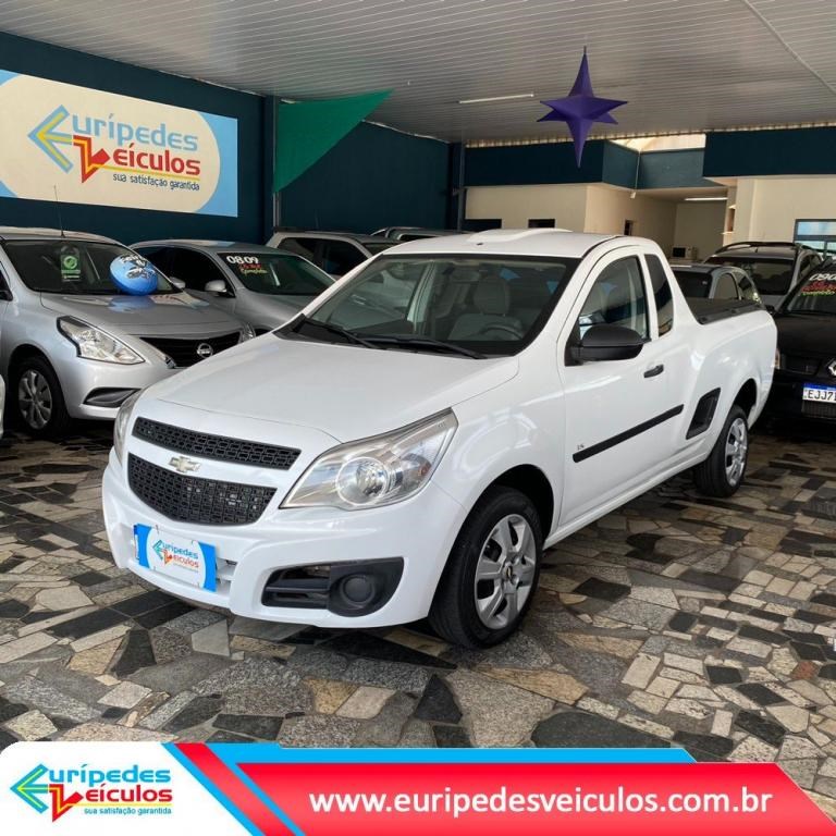 //www.autoline.com.br/carro/chevrolet/montana-14-ls-8v-flex-2p-manual/2015/uberlandia-mg/24304138