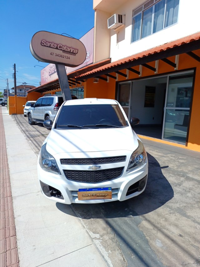 //www.autoline.com.br/carro/chevrolet/montana-14-ls-8v-flex-2p-manual/2014/joinville-sc/24398555