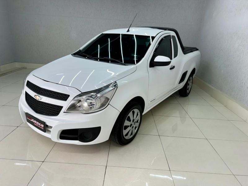 //www.autoline.com.br/carro/chevrolet/montana-14-ls-8v-flex-2p-manual/2015/curitiba-pr/24909180