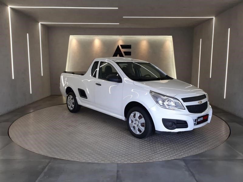 //www.autoline.com.br/carro/chevrolet/montana-14-ls-8v-flex-2p-manual/2018/brasilia-df/25022896