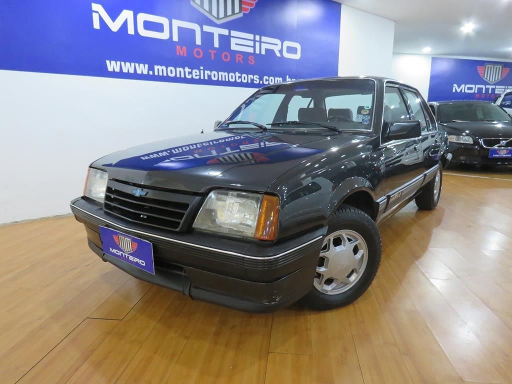 //www.autoline.com.br/carro/chevrolet/monza-18-sl-efi-90cv-4p-gasolina-manual/1988/sao-bernardo-do-campo-sp/16399509