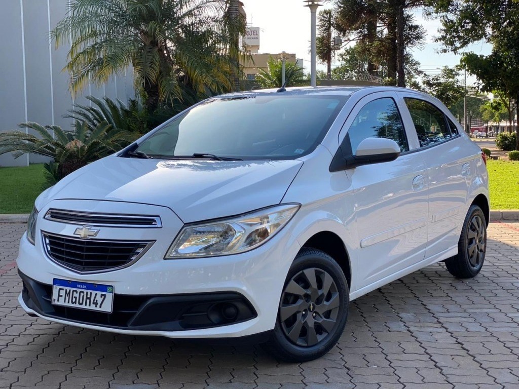 //www.autoline.com.br/carro/chevrolet/onix-10-lt-8v-flex-4p-manual/2014/cascavel-pr/23800659