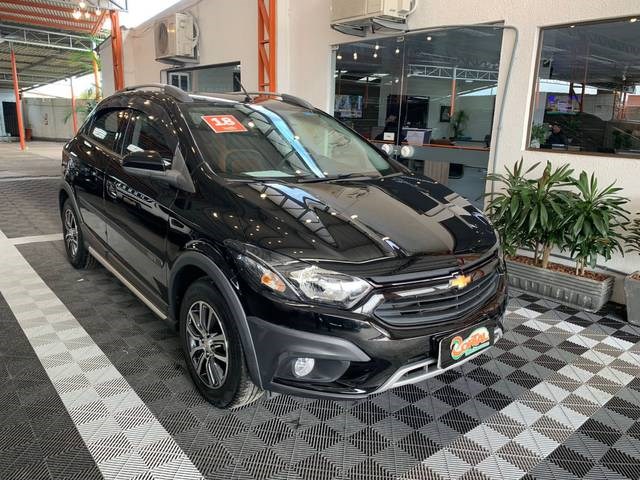 //www.autoline.com.br/carro/chevrolet/onix-14-activ-8v-flex-4p-automatico/2018/rio-grande-rs/23905585