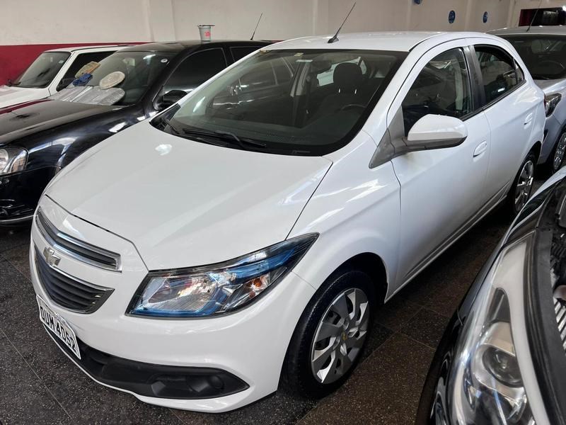 //www.autoline.com.br/carro/chevrolet/onix-14-lt-8v-flex-4p-manual/2014/salvador-ba/23998538