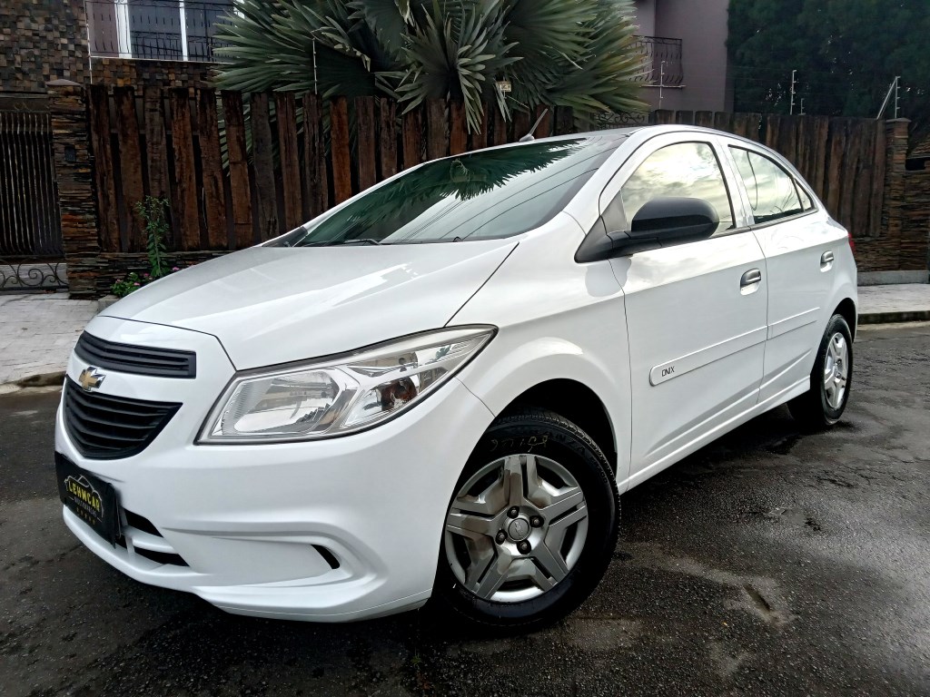 //www.autoline.com.br/carro/chevrolet/onix-10-ls-8v-flex-4p-manual/2014/joinville-sc/24012857