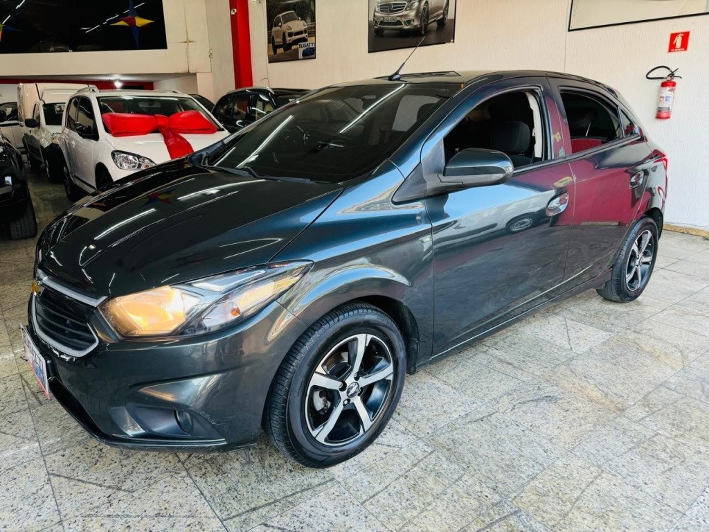 //www.autoline.com.br/carro/chevrolet/onix-10-lt-8v-flex-4p-manual/2018/sao-paulo-sp/24184142