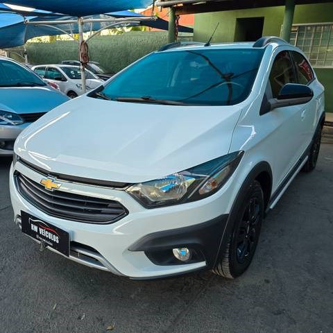 //www.autoline.com.br/carro/chevrolet/onix-14-activ-8v-flex-4p-manual/2019/brasilia-df/24330019