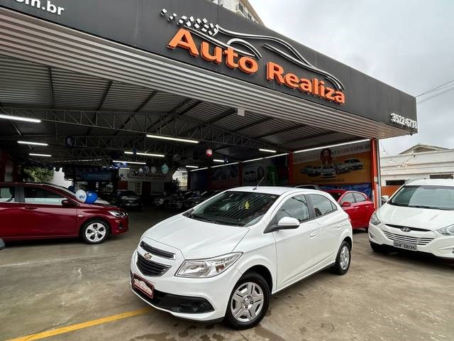 //www.autoline.com.br/carro/chevrolet/onix-10-lt-8v-flex-4p-manual/2014/rio-do-sul-sc/24371556