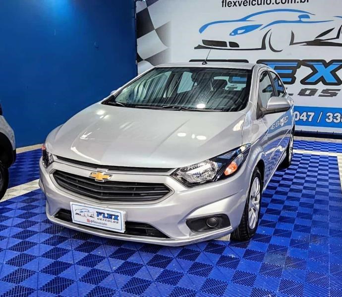 //www.autoline.com.br/carro/chevrolet/onix-14-lt-8v-flex-4p-automatico/2018/salvador-ba/24428934