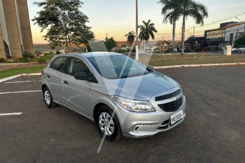 //www.autoline.com.br/carro/chevrolet/onix-14-effect-8v-flex-4p-manual/2018/jatai-go/24477423