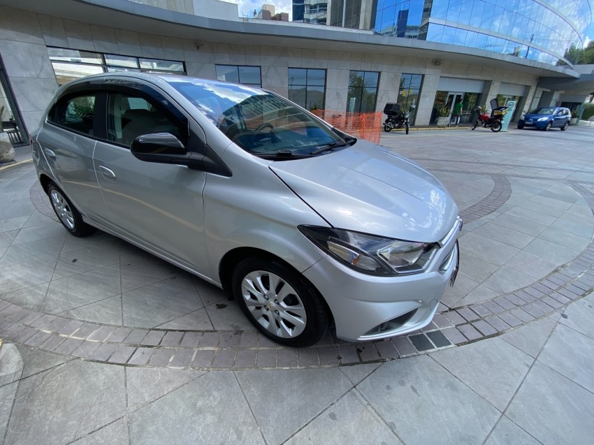 //www.autoline.com.br/carro/chevrolet/onix-10-12v-flex-4p-manual/2020/porto-alegre-rs/24492979