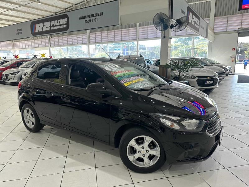 //www.autoline.com.br/carro/chevrolet/onix-14-lt-8v-flex-4p-automatico/2019/sao-paulo-sp/24498102