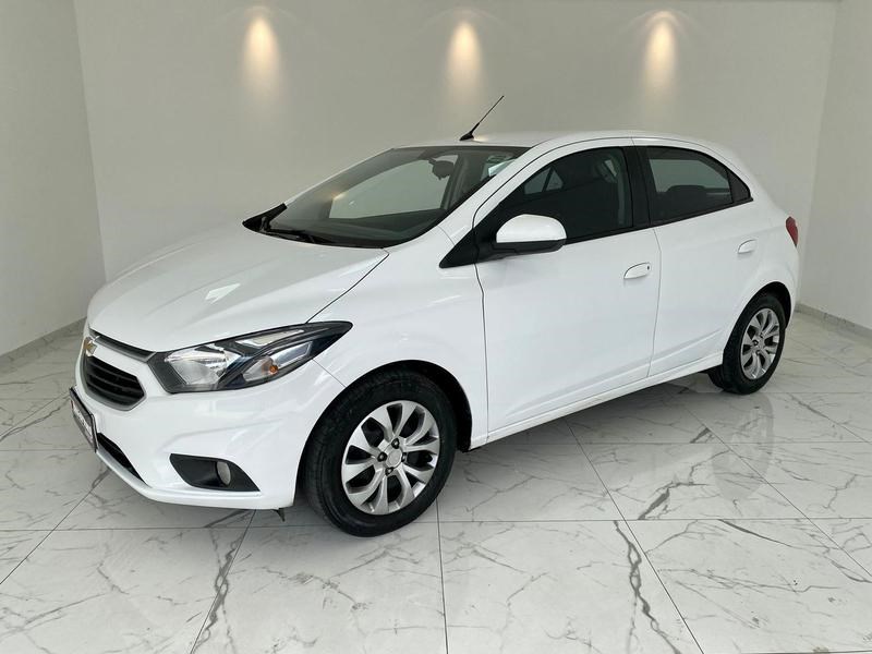 //www.autoline.com.br/carro/chevrolet/onix-14-lt-8v-flex-4p-manual/2017/curitiba-pr/24598013