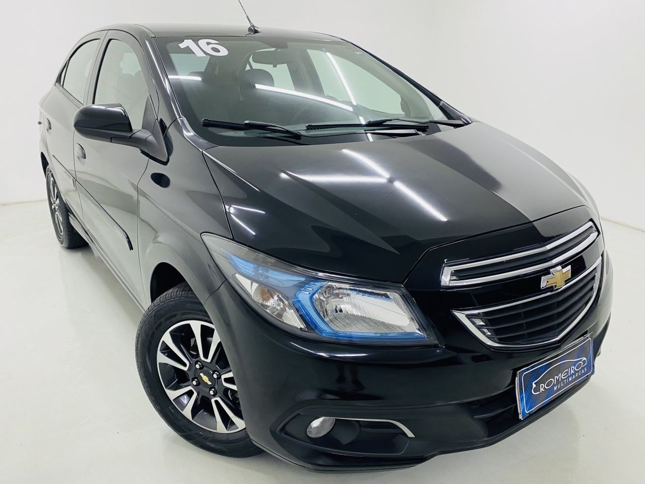 //www.autoline.com.br/carro/chevrolet/onix-14-ltz-8v-flex-4p-automatico/2016/mogi-das-cruzes-sp/24641285
