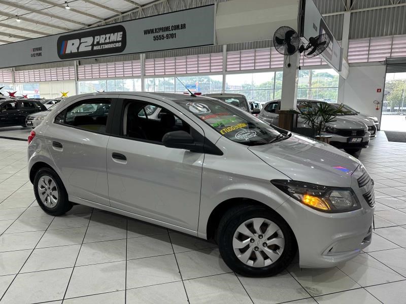 //www.autoline.com.br/carro/chevrolet/onix-14-ltz-8v-flex-4p-manual/2019/sao-paulo-sp/24689750