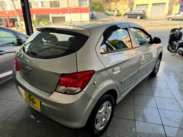 //www.autoline.com.br/carro/chevrolet/onix-10-lt-8v-flex-4p-manual/2014/sao-paulo-sp/24703997